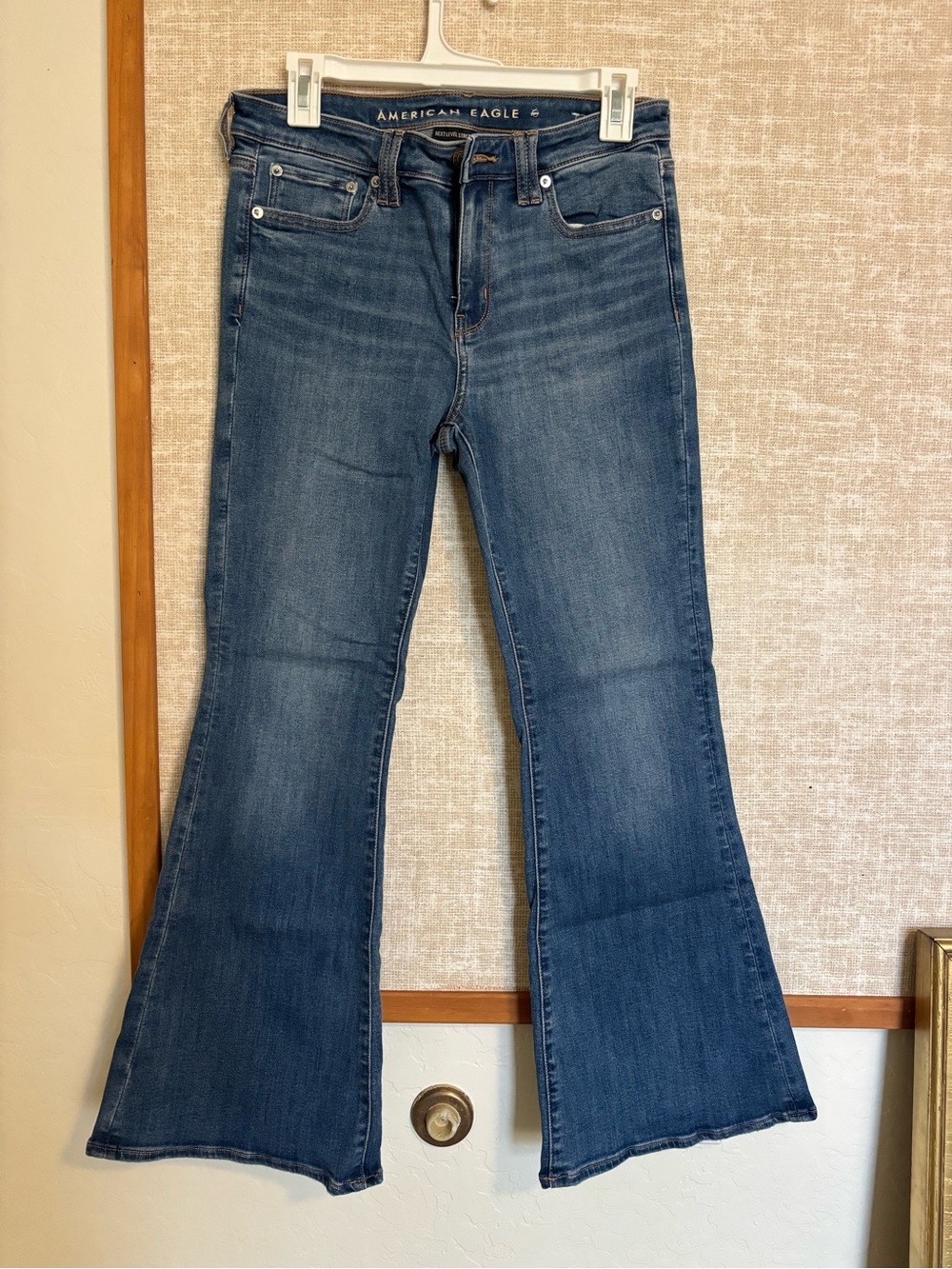 American Eagle Outfitters Blue Flare Jeans - Wide Leg size 8 SHORT